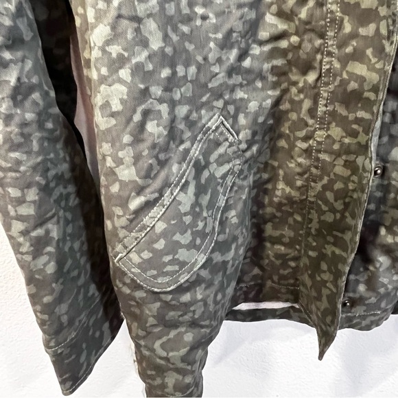 Carve Designs Ryder Jacket Moss Camo mixed fabric knit back media size small - Picture 5 of 11